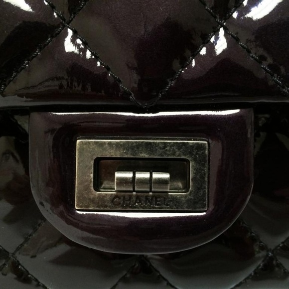 CHANEL 2.55 Reissue Medium Classic Black Bag - Picture 3 of 8